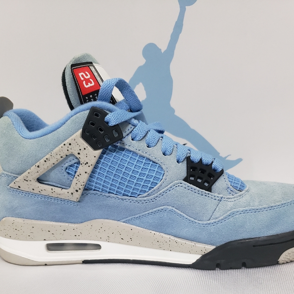 Jordan 4 UNC size 8.5